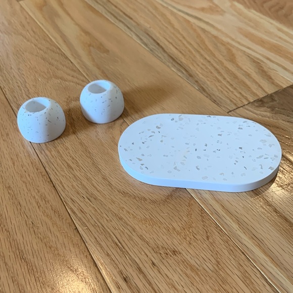 New Toothbrush Stands and Oval Tray - Picture 2 of 6